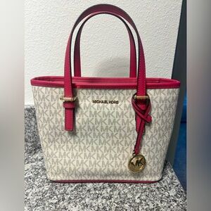 Michael Kors Jet Set Tote Bag